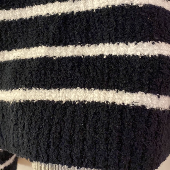 Vince Striped Waffle Stitch Crew Sweater in Coastal/Optic White. Medium. - Picture 7 of 9